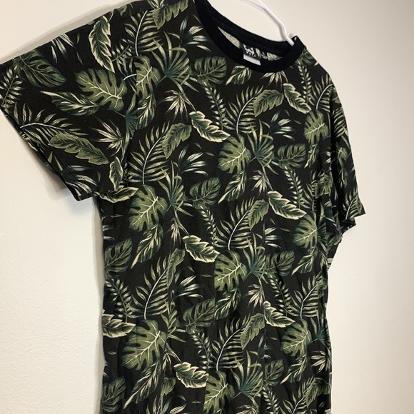 Mens WXYZ green leafs jungle short sleeve Tshirt. Size Large. Made in India. - Picture 3 of 7